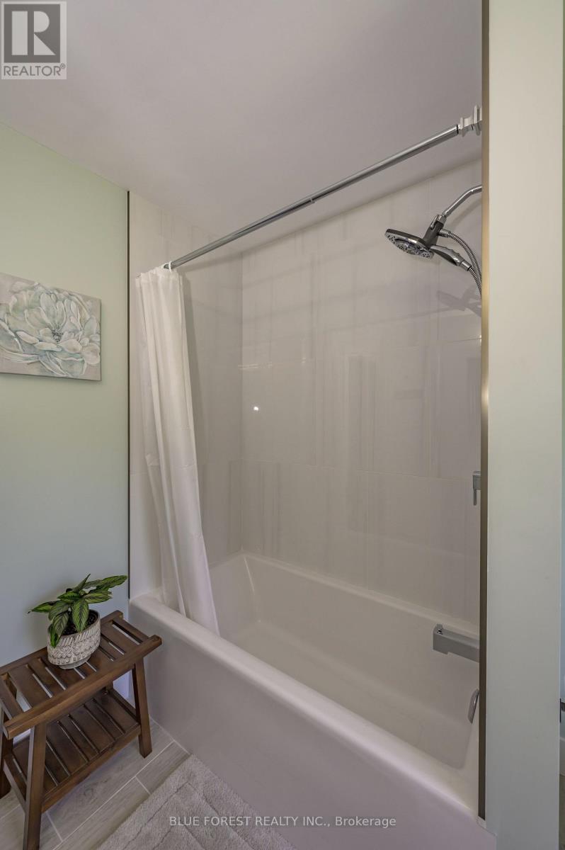 966 GLENBANNER ROAD - 23