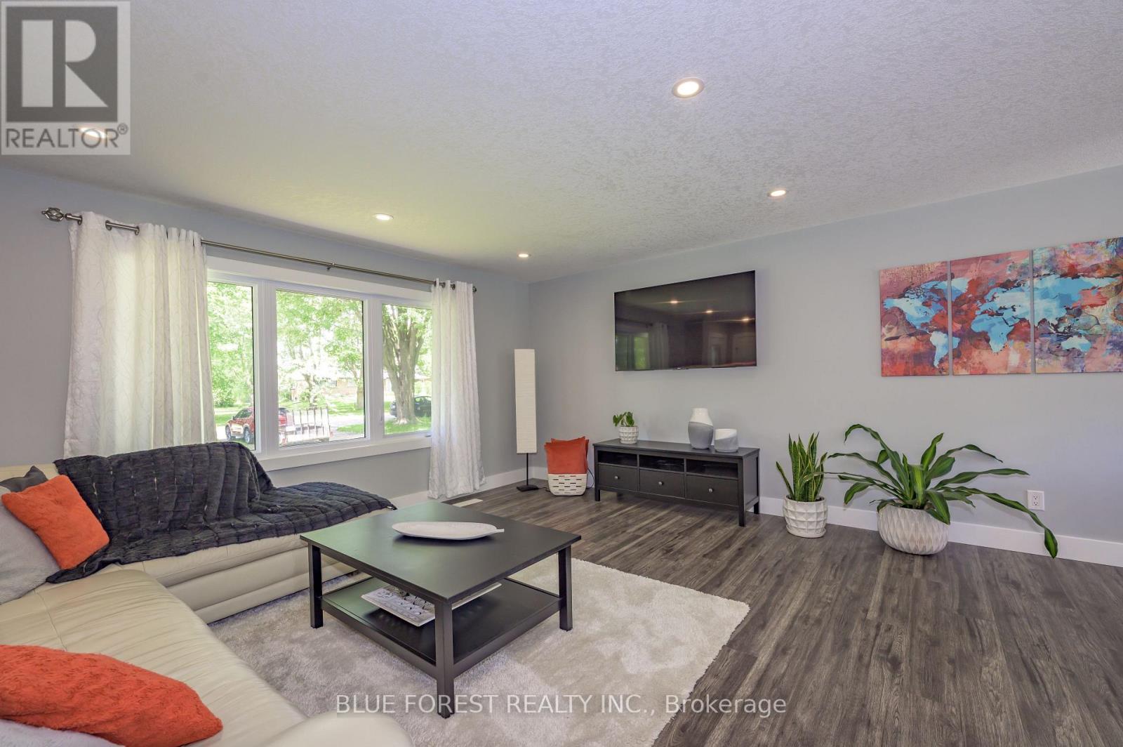 966 GLENBANNER ROAD - 5