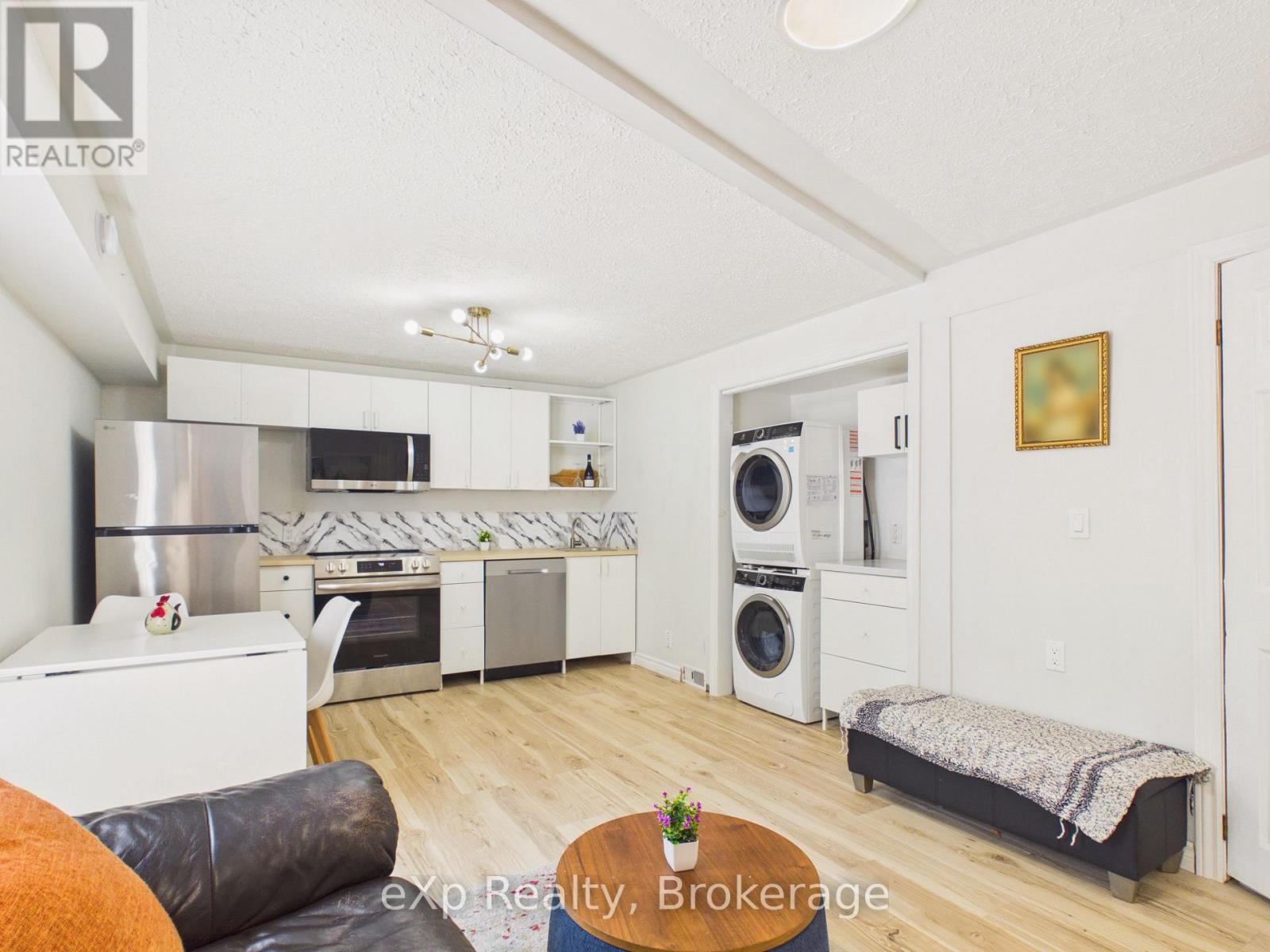 20 HIGHLAND CRESCENT - Image 32