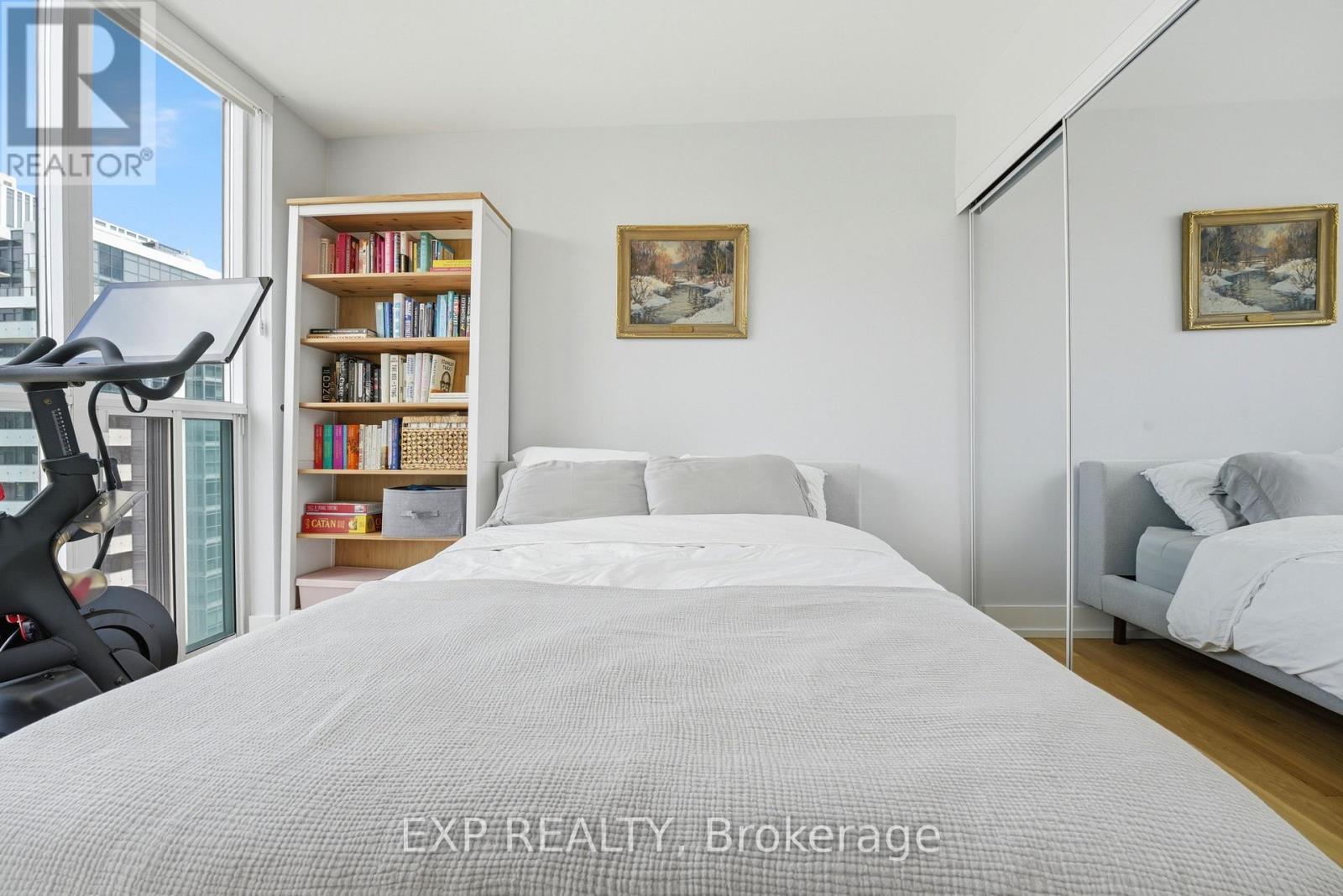 #PH20 230 KING STREET E - 23