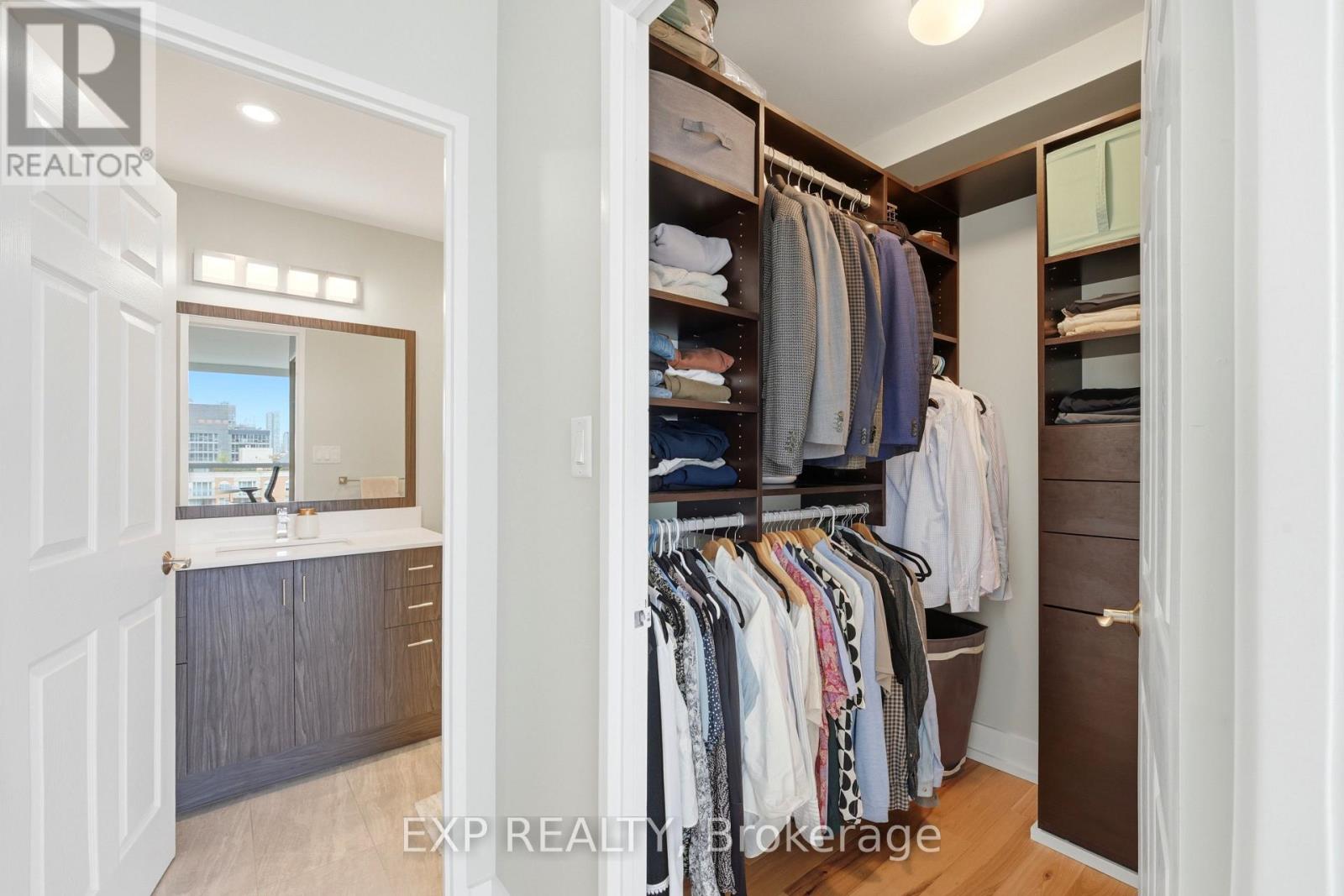 #PH20 230 KING STREET E - 24