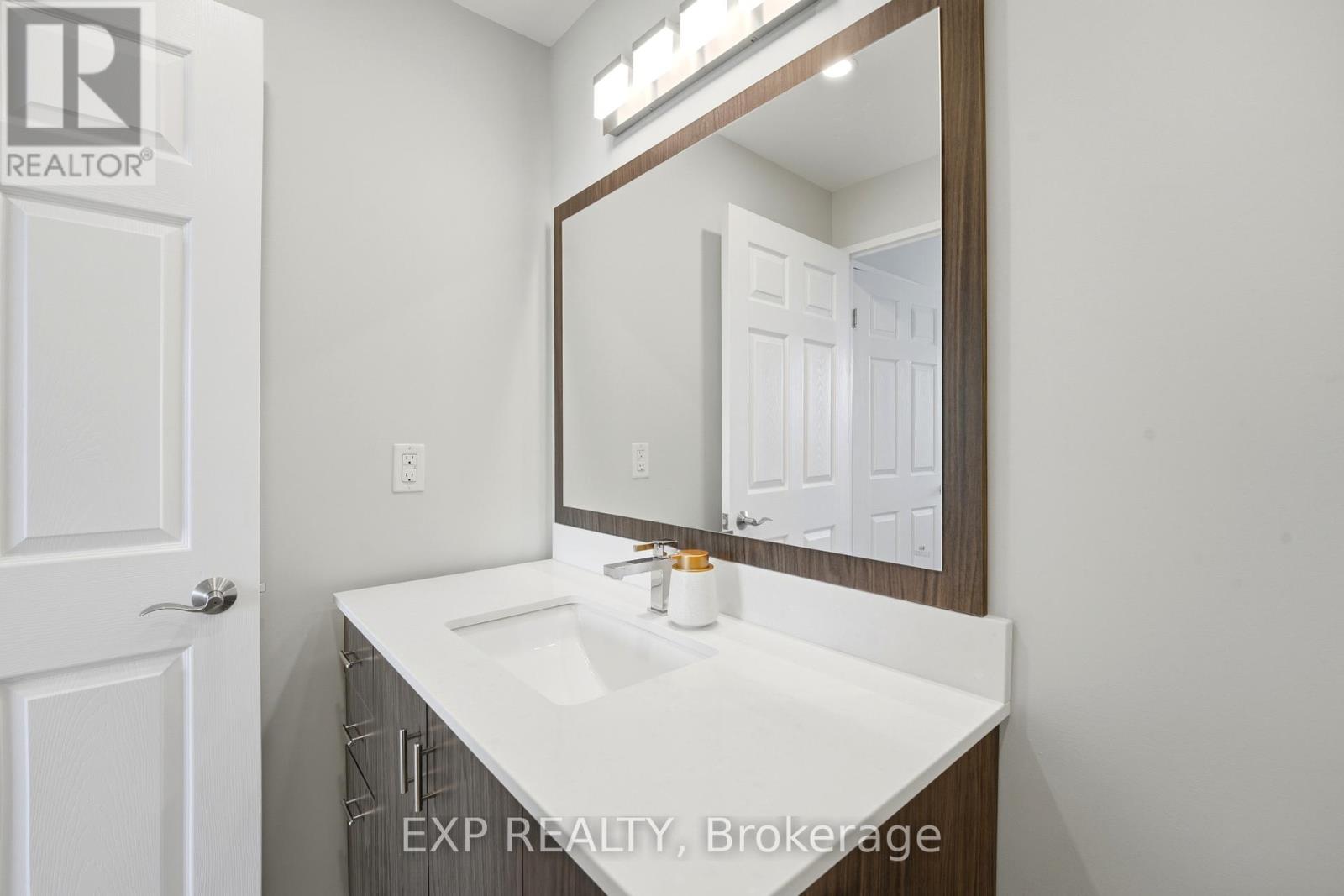 #PH20 230 KING STREET E - 26