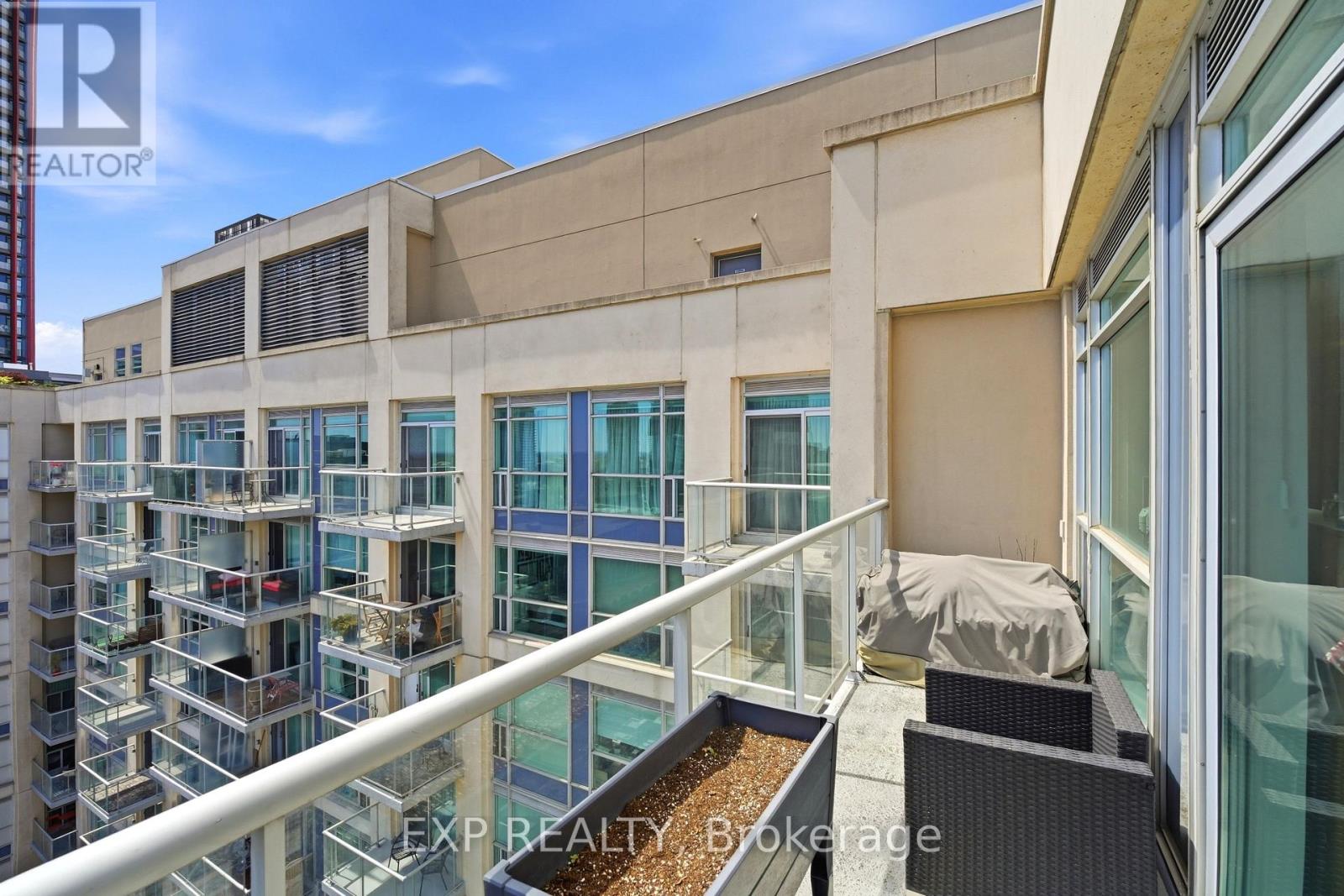 #PH20 230 KING STREET E - 27