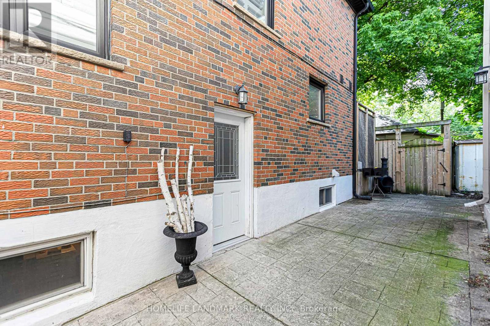 15 DENTON AVENUE - 4