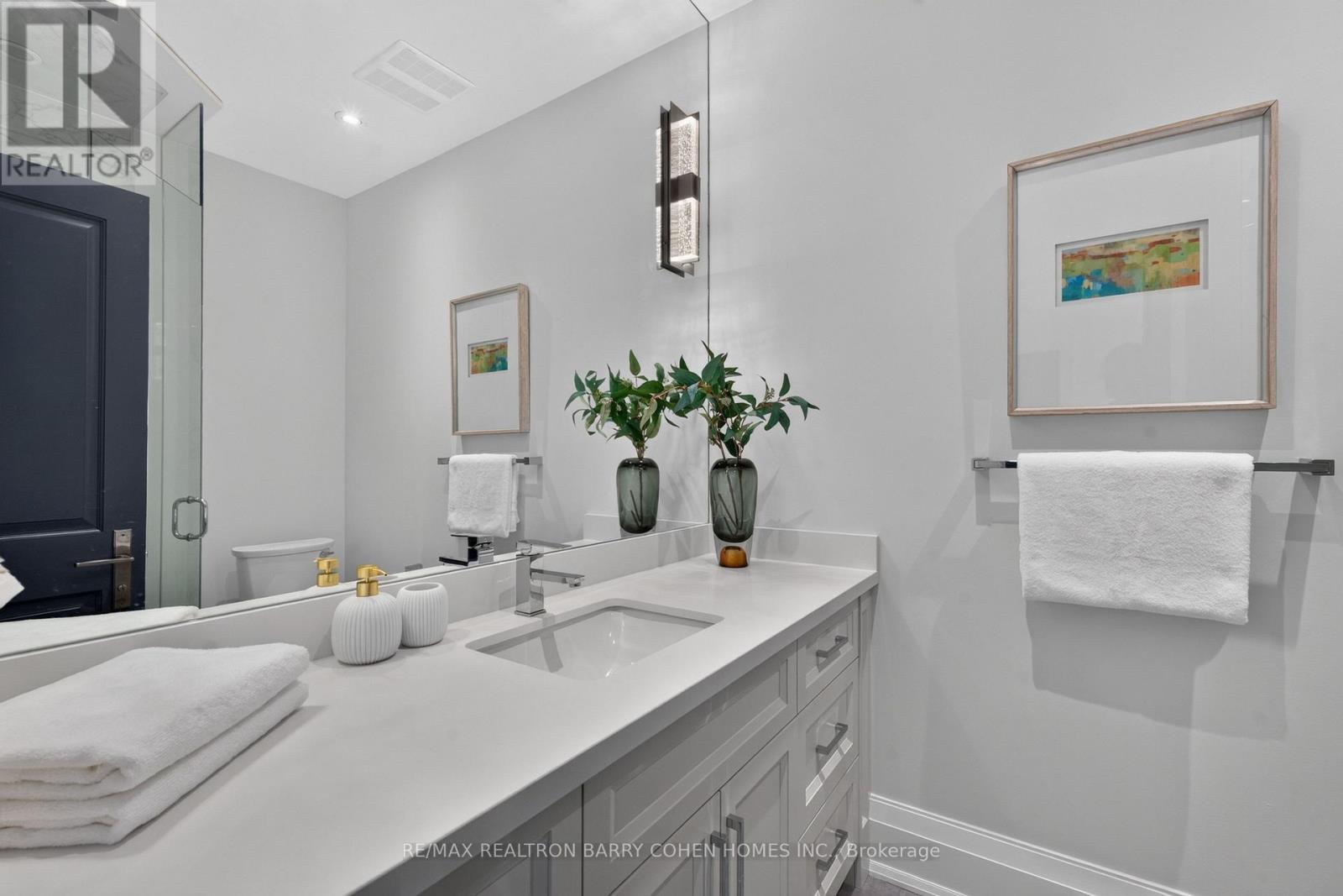 33 MUNRO BOULEVARD - Image 36