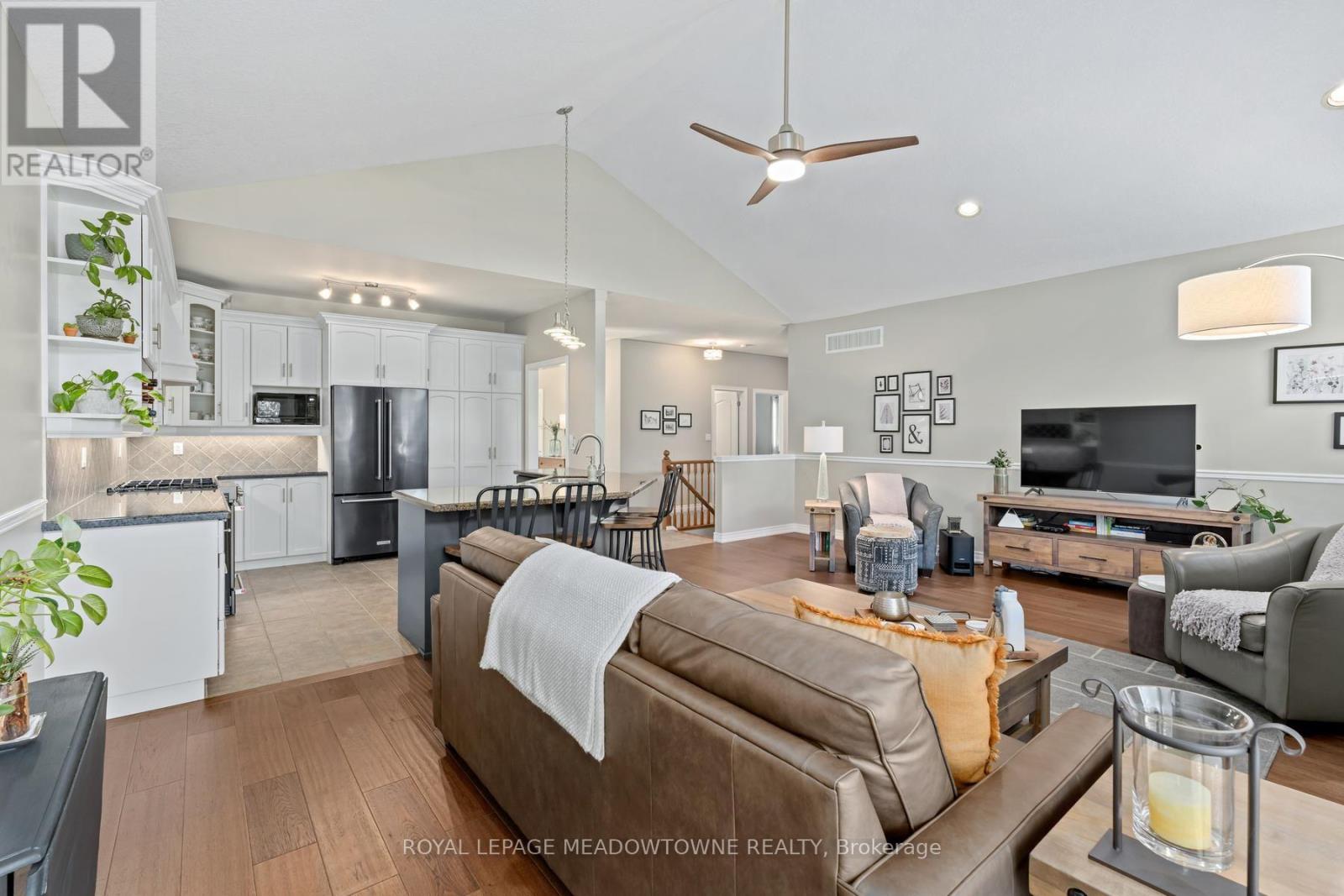 17 DAWKINS CRESCENT - 12