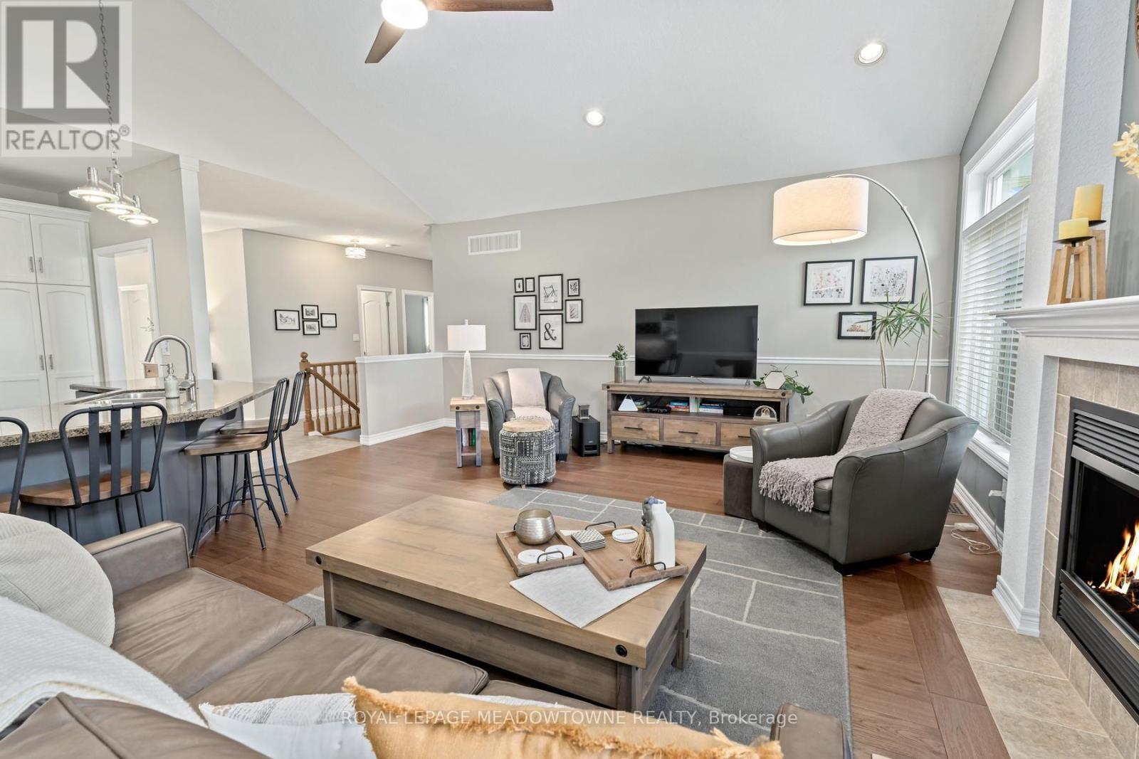 17 DAWKINS CRESCENT - 13
