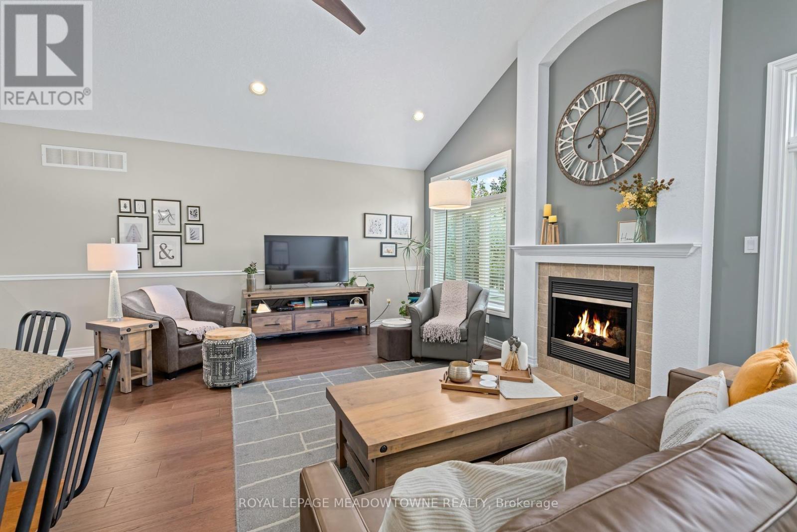 17 DAWKINS CRESCENT - 14