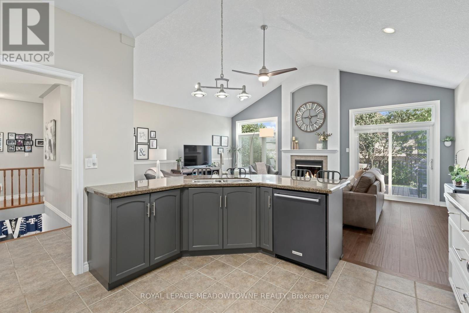 17 DAWKINS CRESCENT - 21