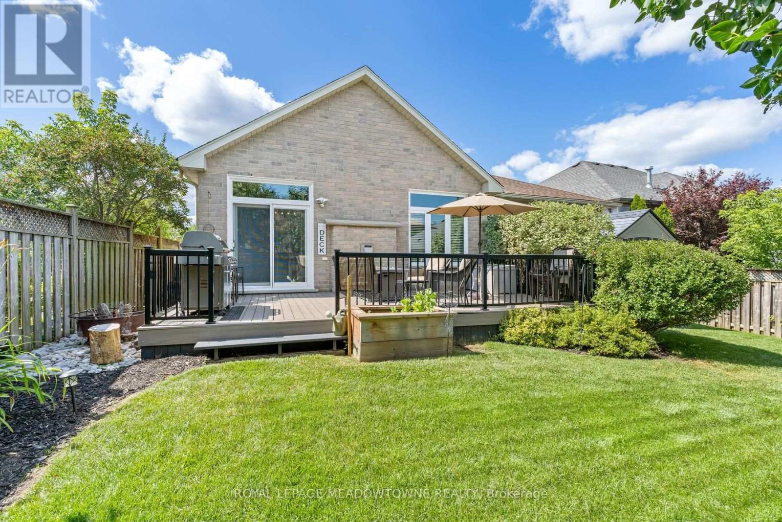 17 DAWKINS CRESCENT - 44