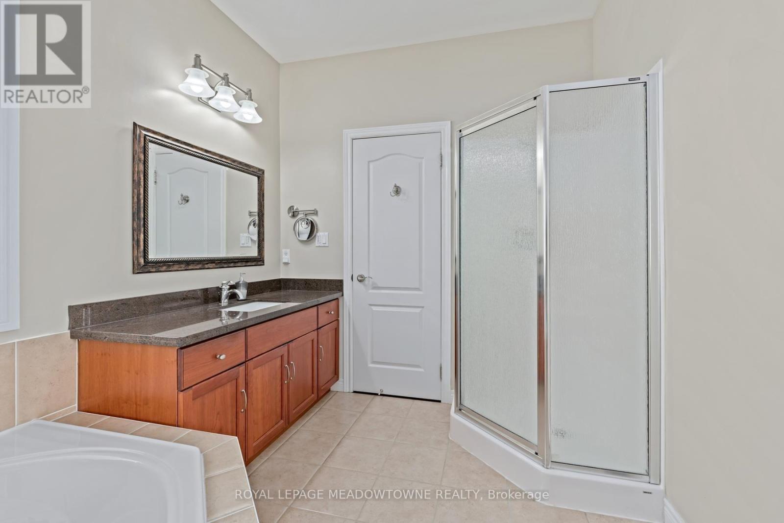 17 DAWKINS CRESCENT - 25
