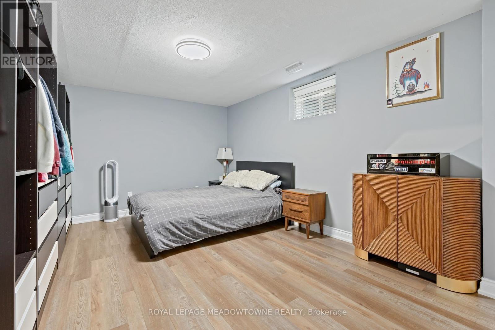 17 DAWKINS CRESCENT - 36