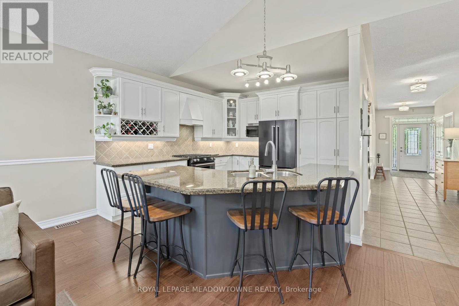 17 DAWKINS CRESCENT - 17