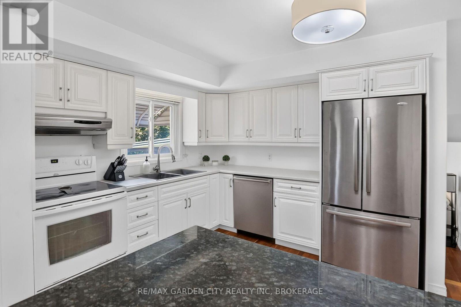 34 DONNA MARIE DRIVE - 12