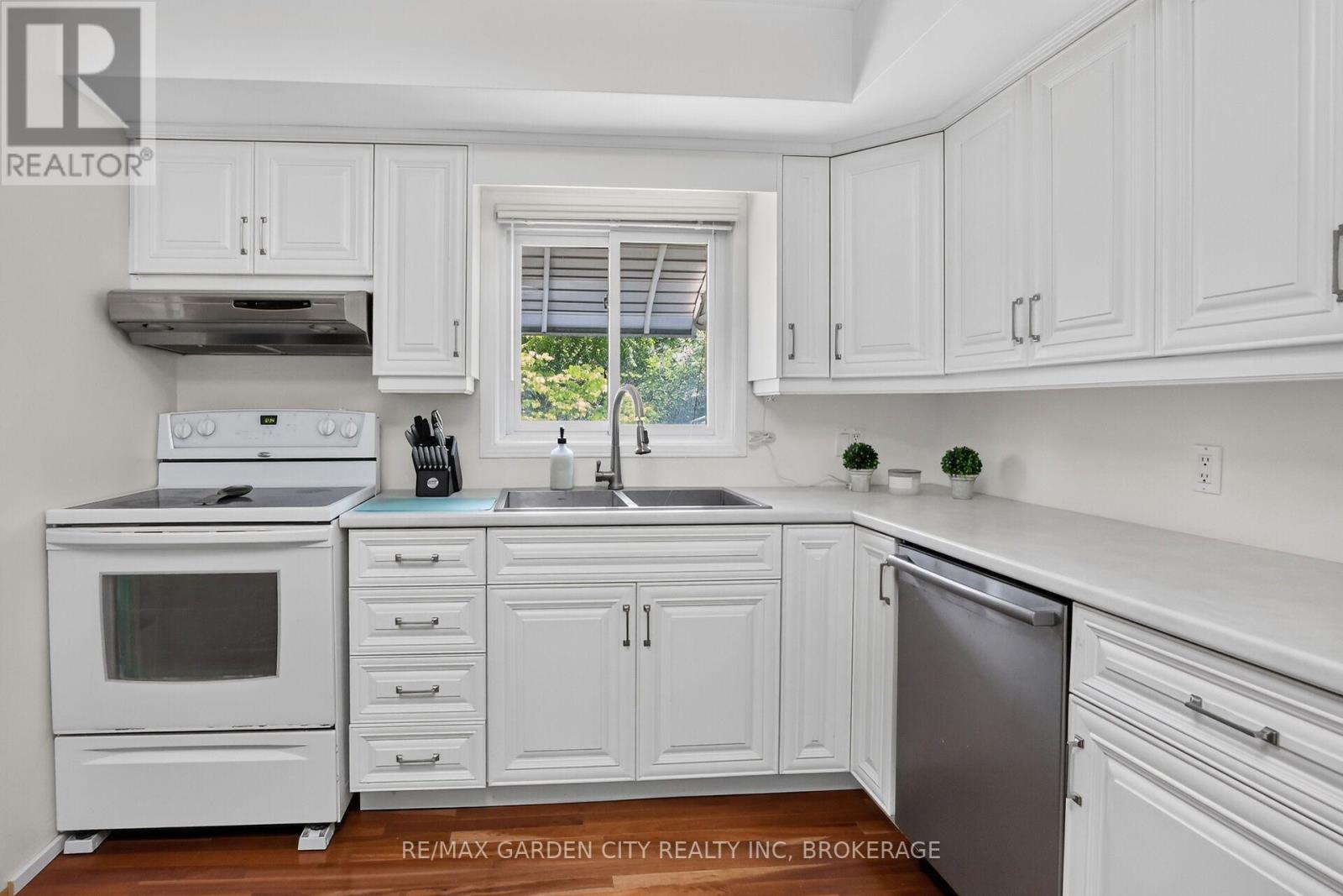 34 DONNA MARIE DRIVE - 15