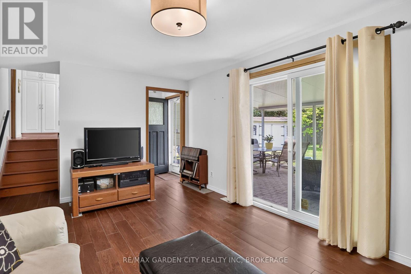 34 DONNA MARIE DRIVE - 18