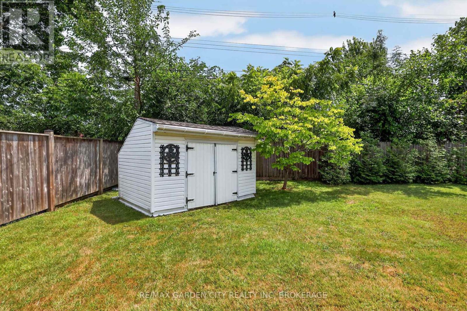34 DONNA MARIE DRIVE - 32