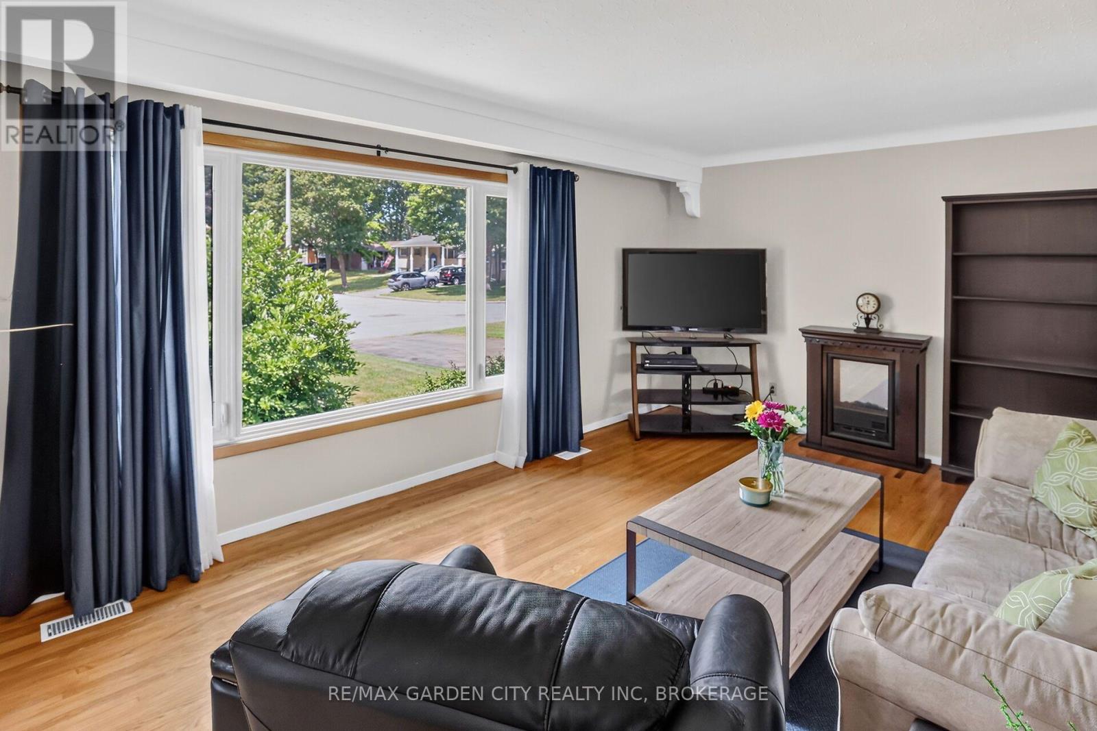 34 DONNA MARIE DRIVE - 9