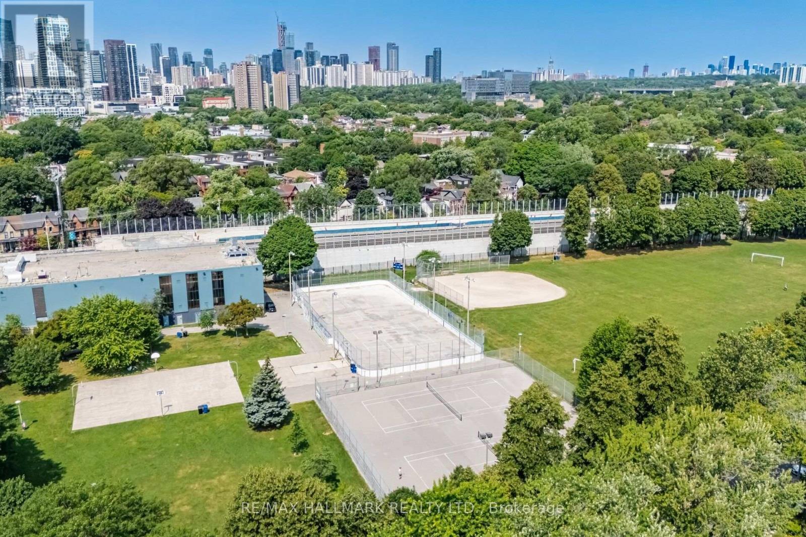 #518 246 LOGAN AVENUE - 28