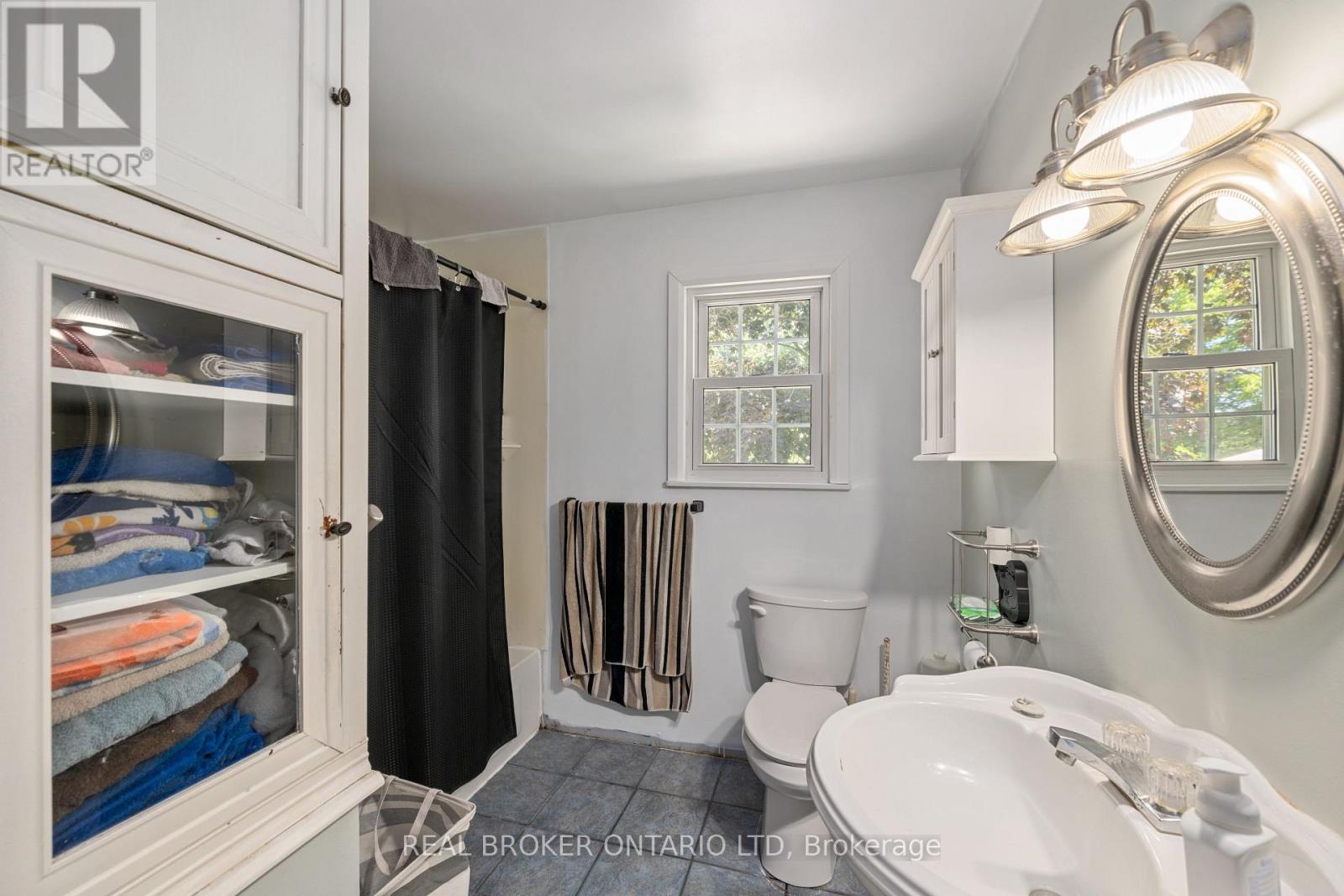 15 MIDDLEMISS AVENUE - 17