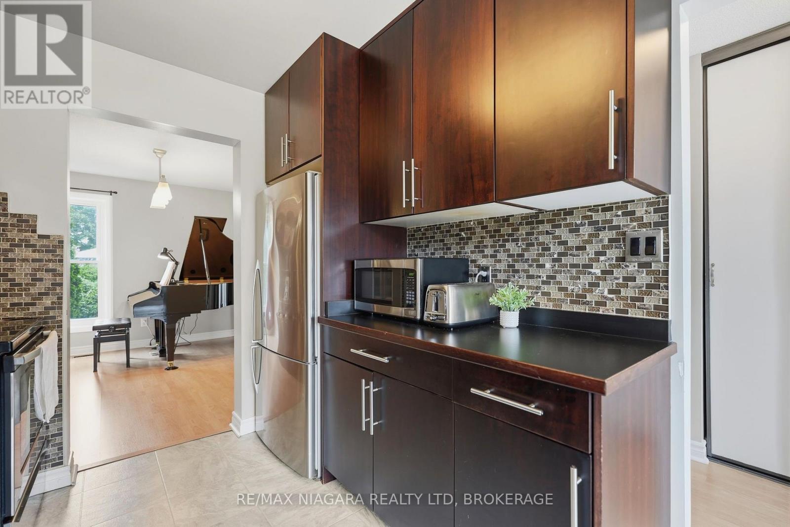 #24 122 LAKESHORE ROAD - 11