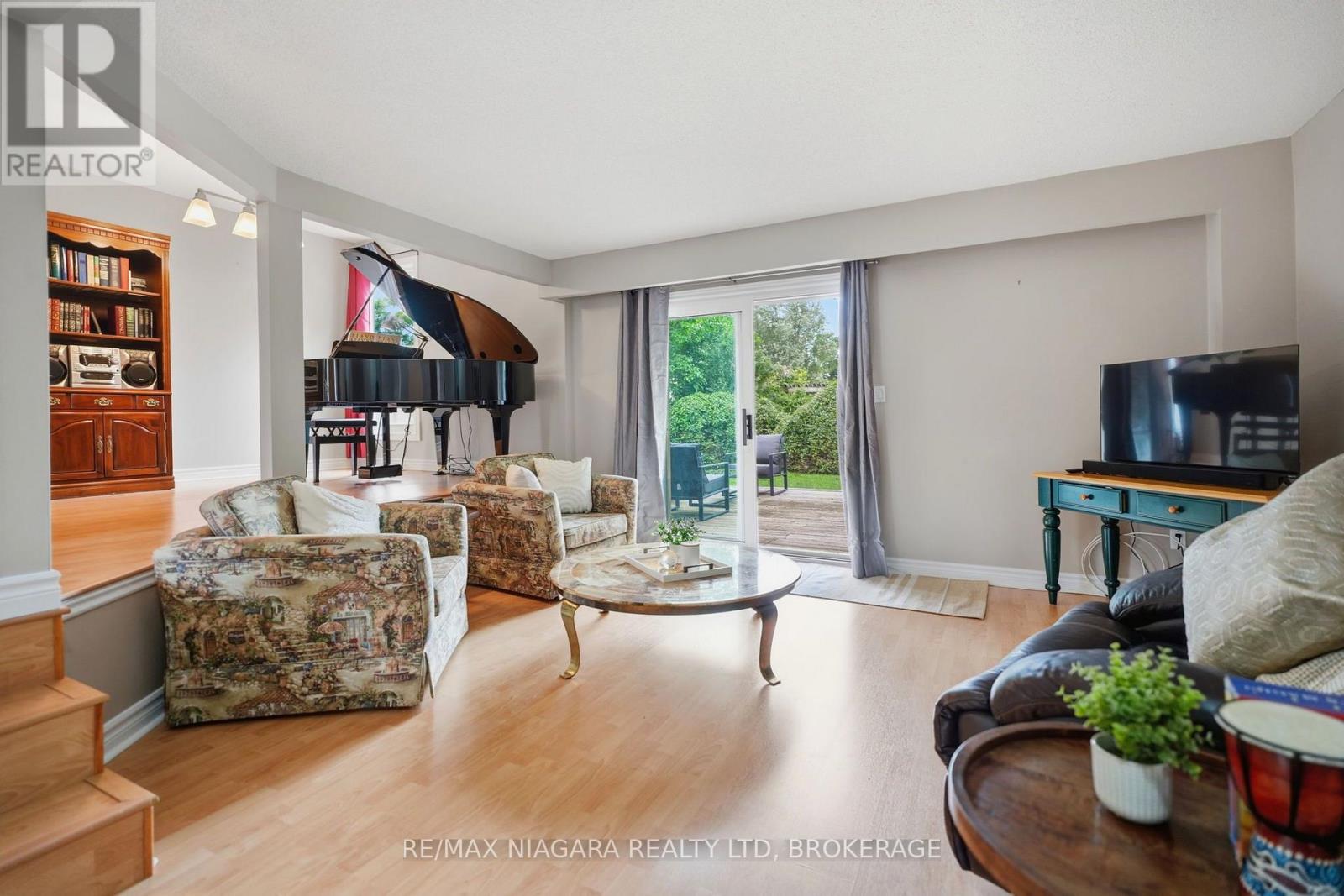 #24 122 LAKESHORE ROAD - 13