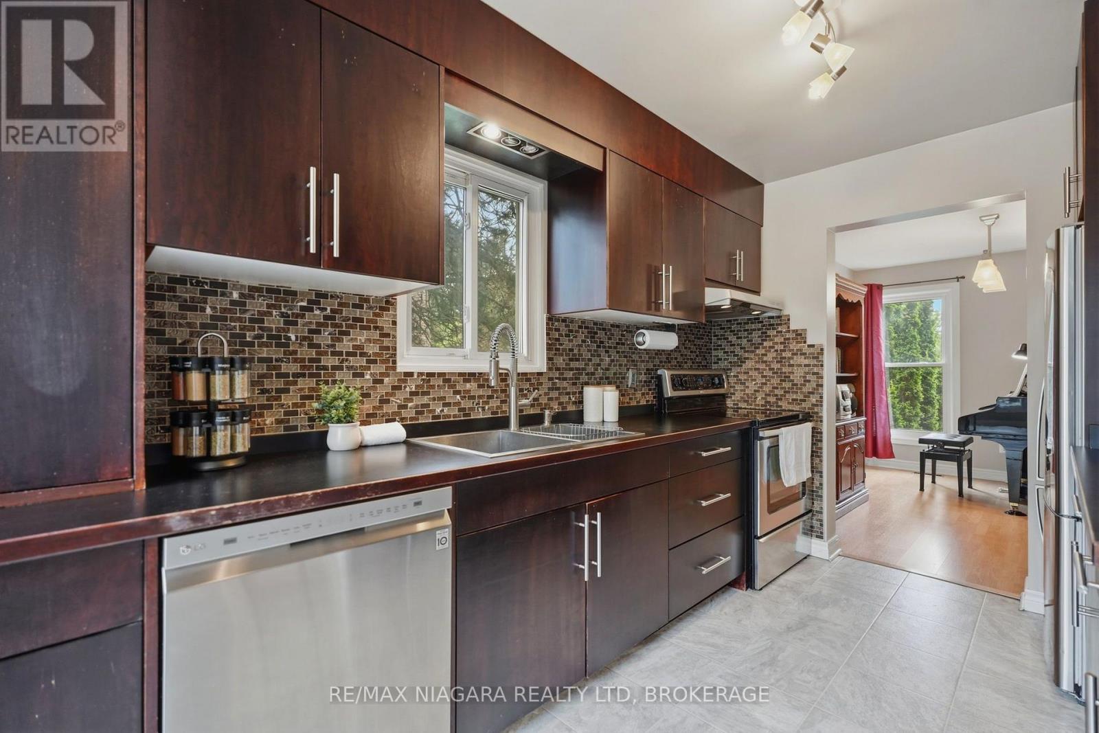 #24 122 LAKESHORE ROAD - 8