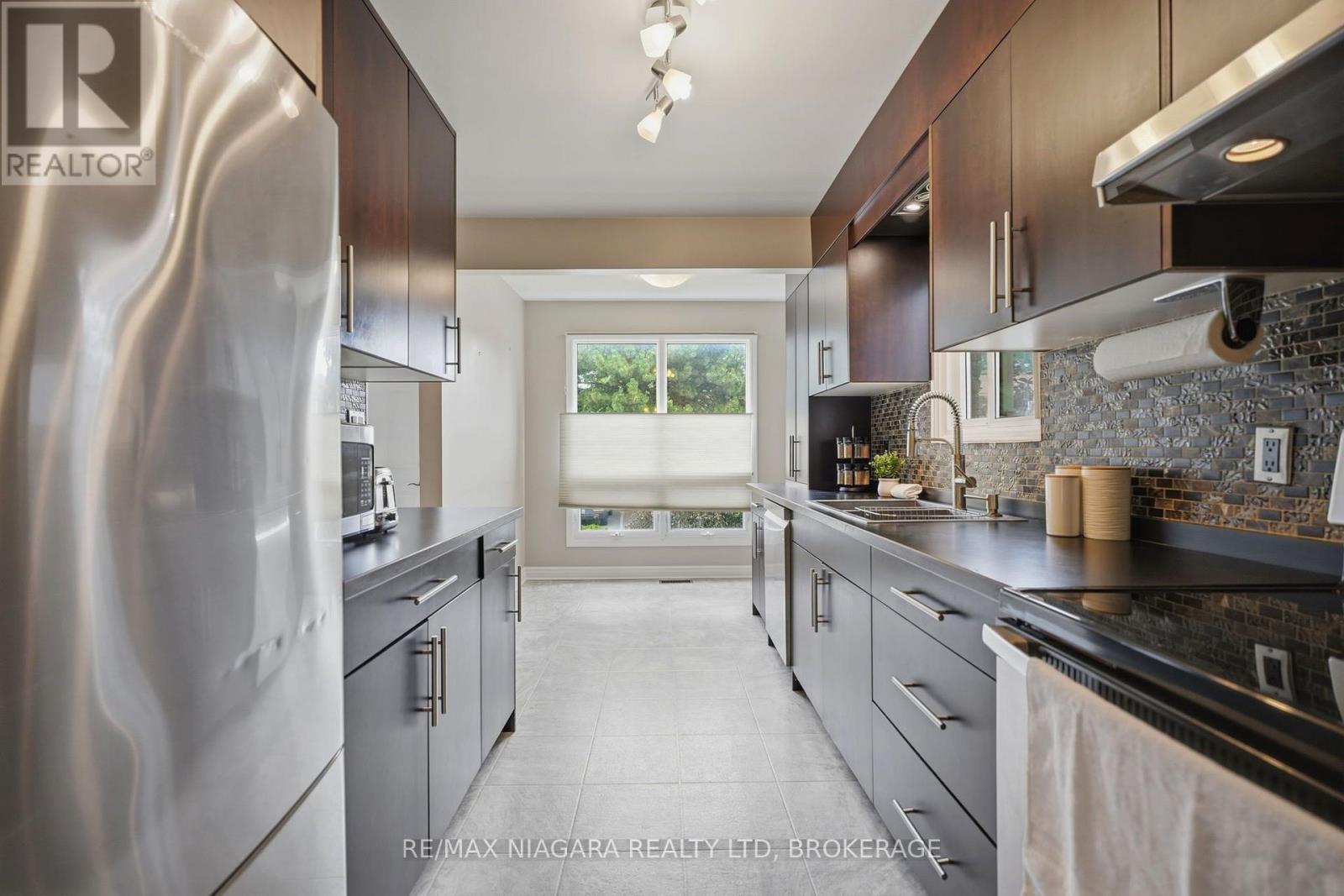 #24 122 LAKESHORE ROAD - 9