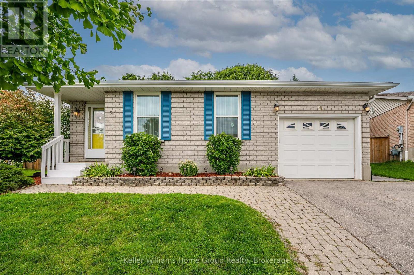 51 DUNHILL CRESCENT - 1