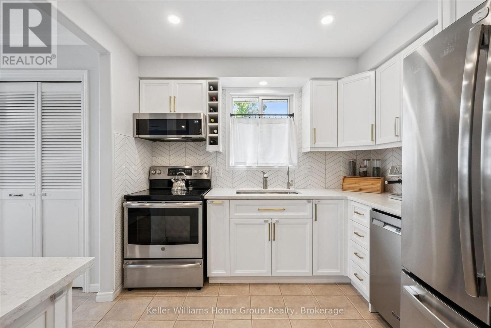 51 DUNHILL CRESCENT - 12
