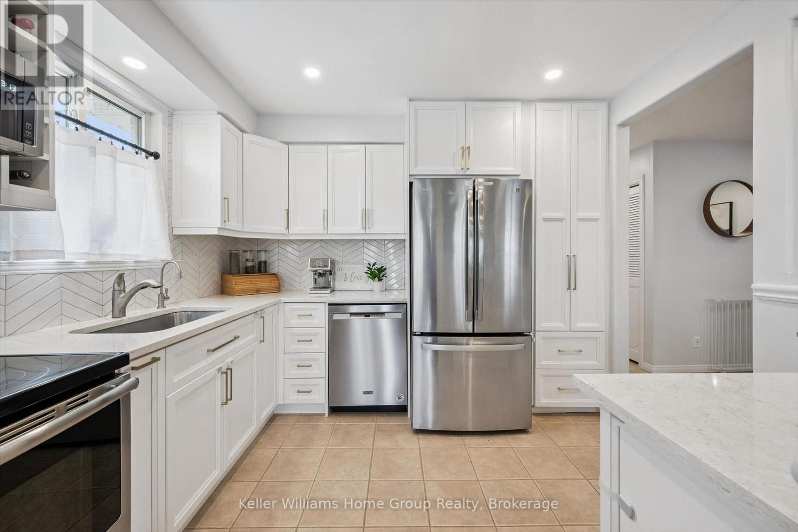 51 DUNHILL CRESCENT - 14