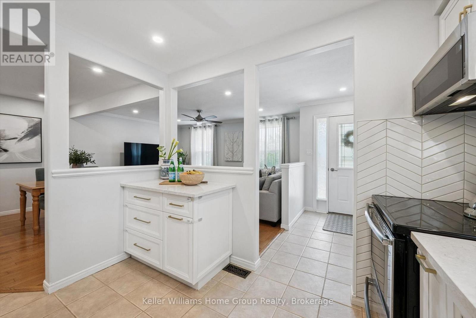 51 DUNHILL CRESCENT - 16