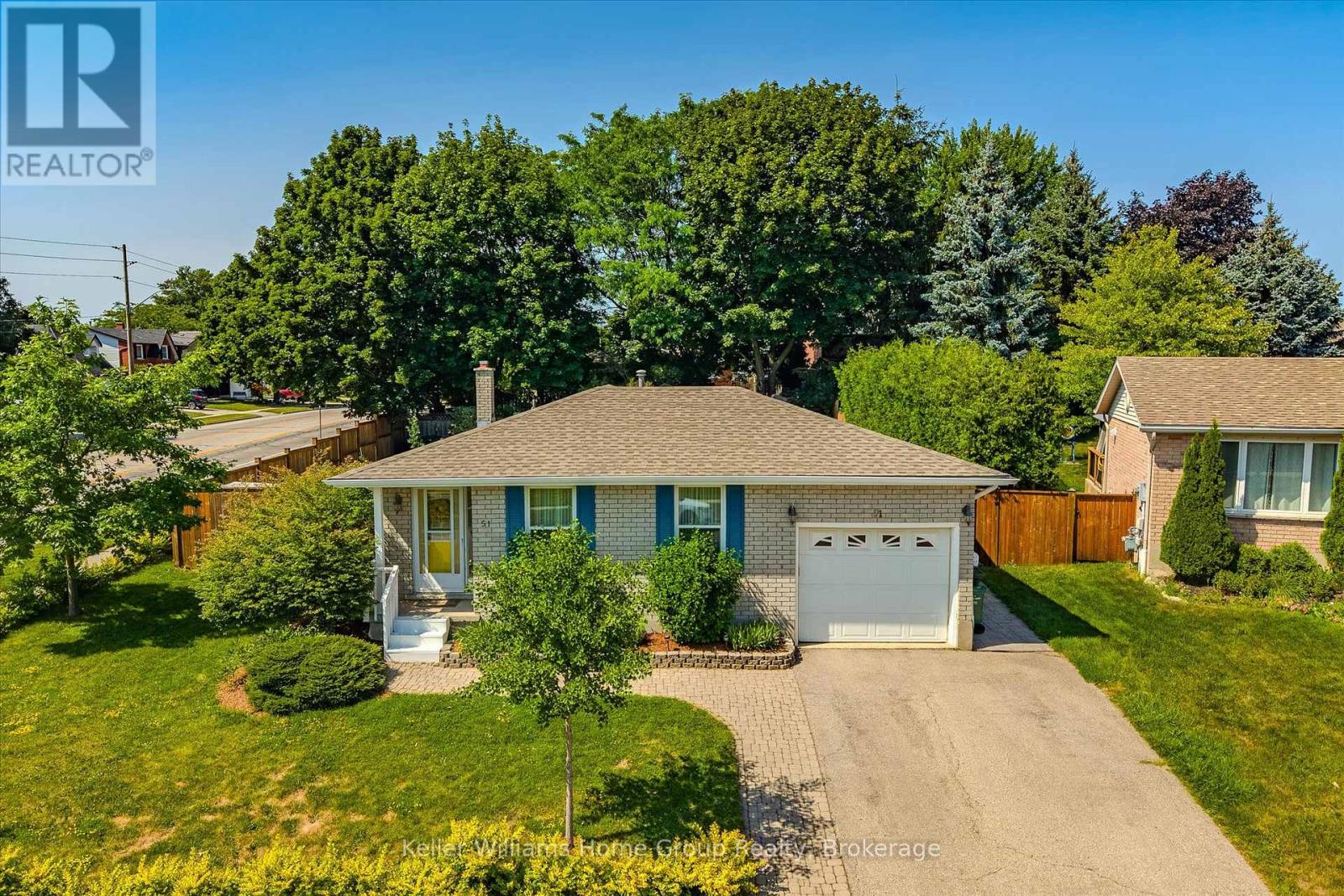 51 DUNHILL CRESCENT - 2
