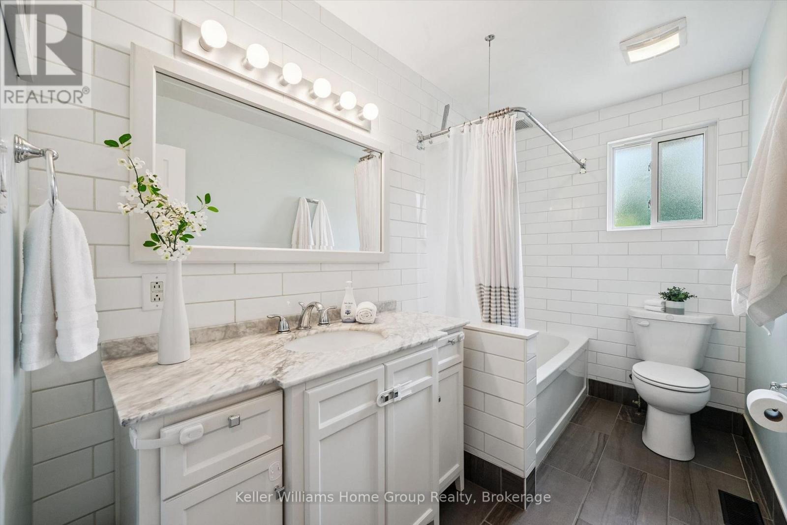51 DUNHILL CRESCENT - 24