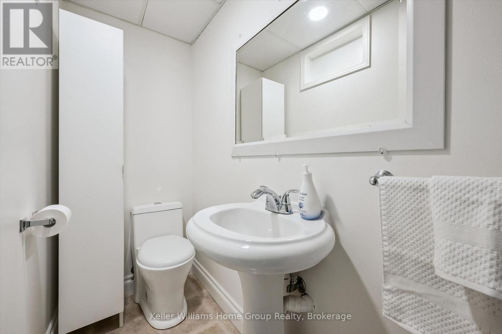 51 DUNHILL CRESCENT - 31