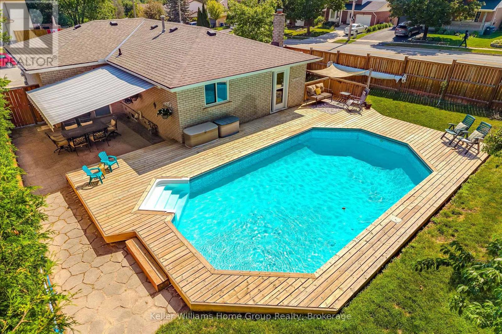 51 DUNHILL CRESCENT - 36
