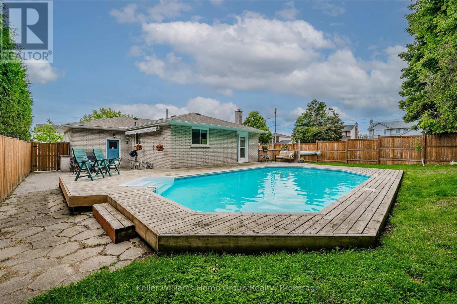 51 DUNHILL CRESCENT - 38