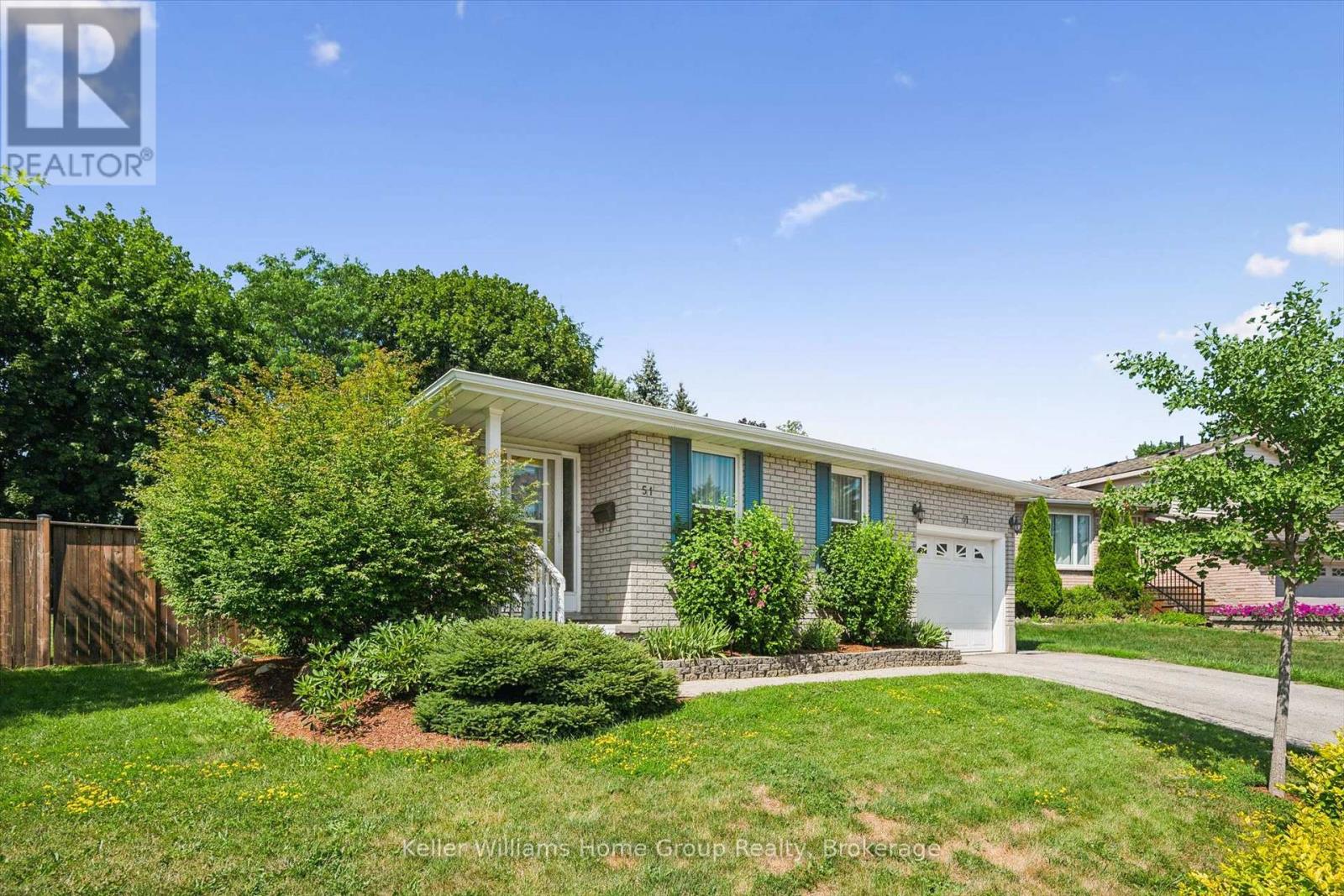 51 DUNHILL CRESCENT - 4