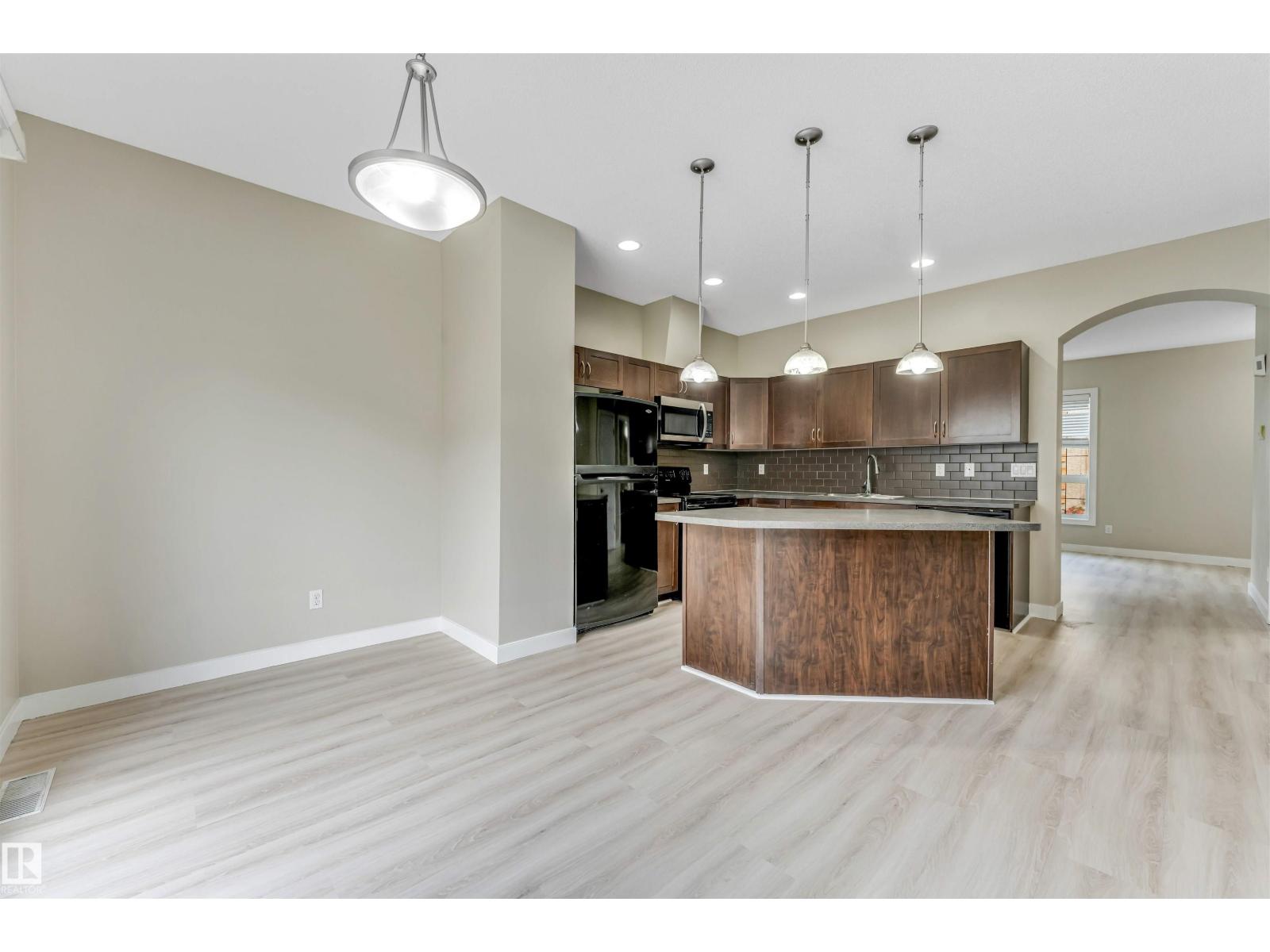 #27 13825 155 AV NW - Image 15