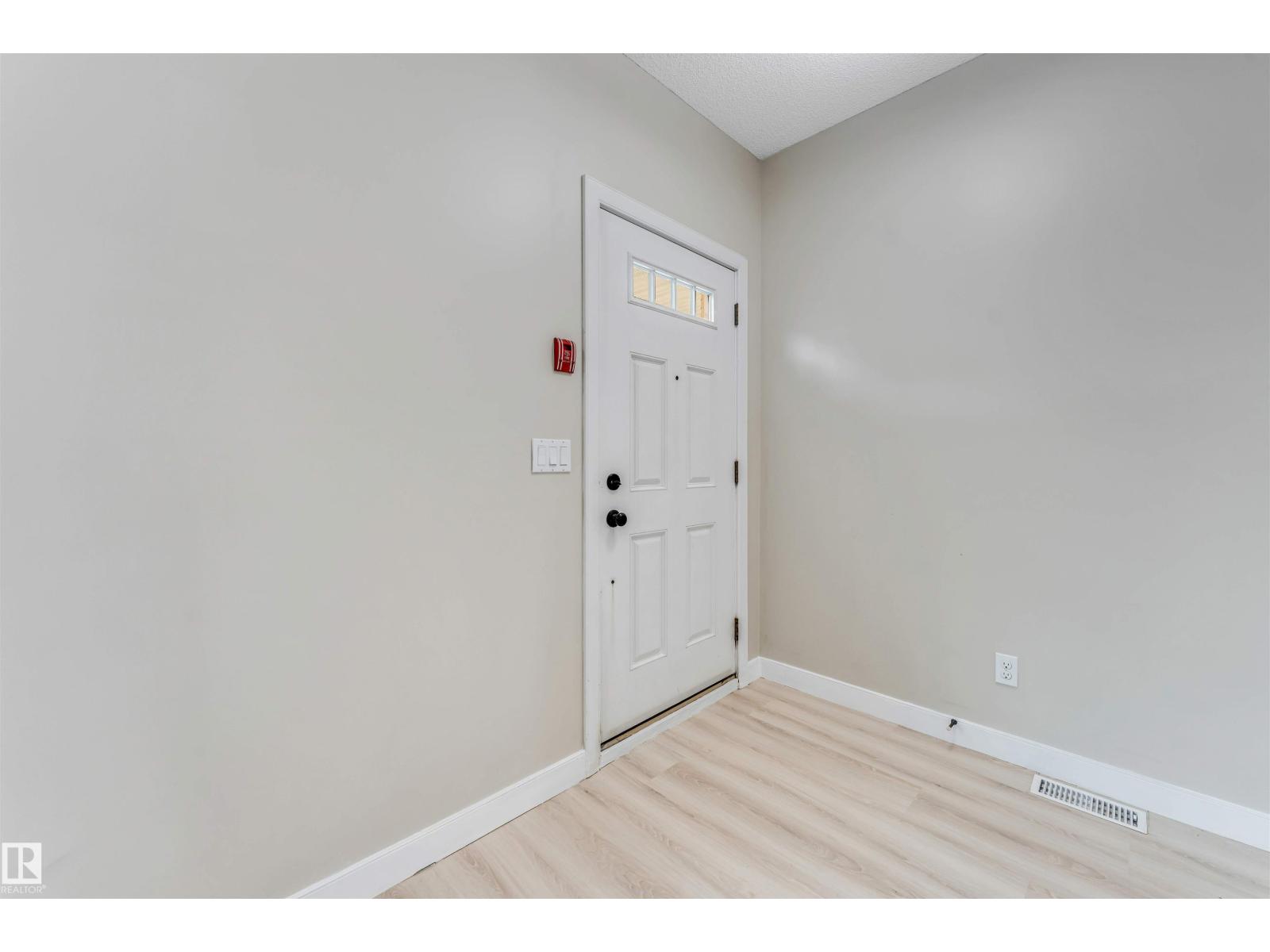 #27 13825 155 AV NW, Carlton, Edmonton photo 5