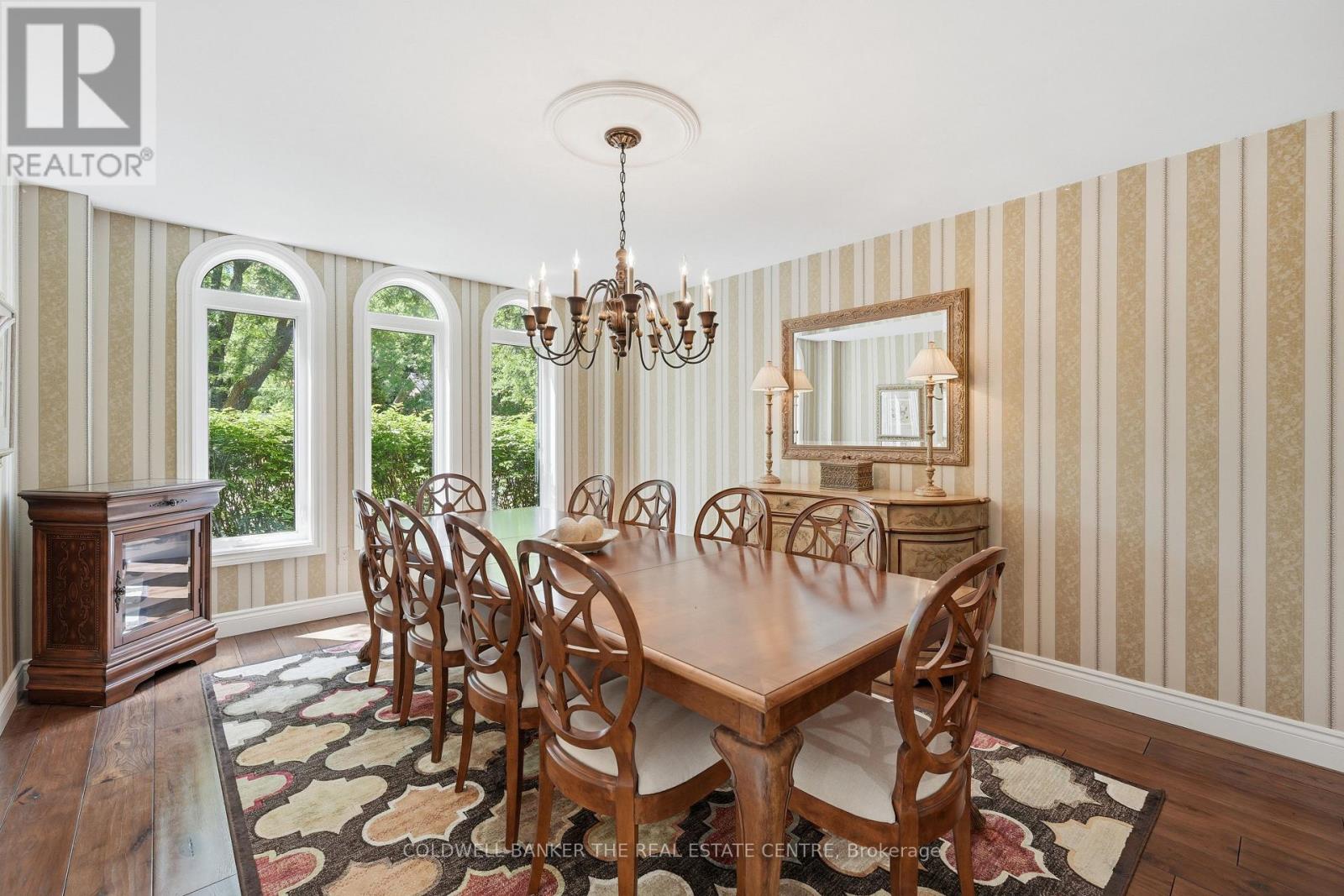 49 FALLING LEAF COURT - 17
