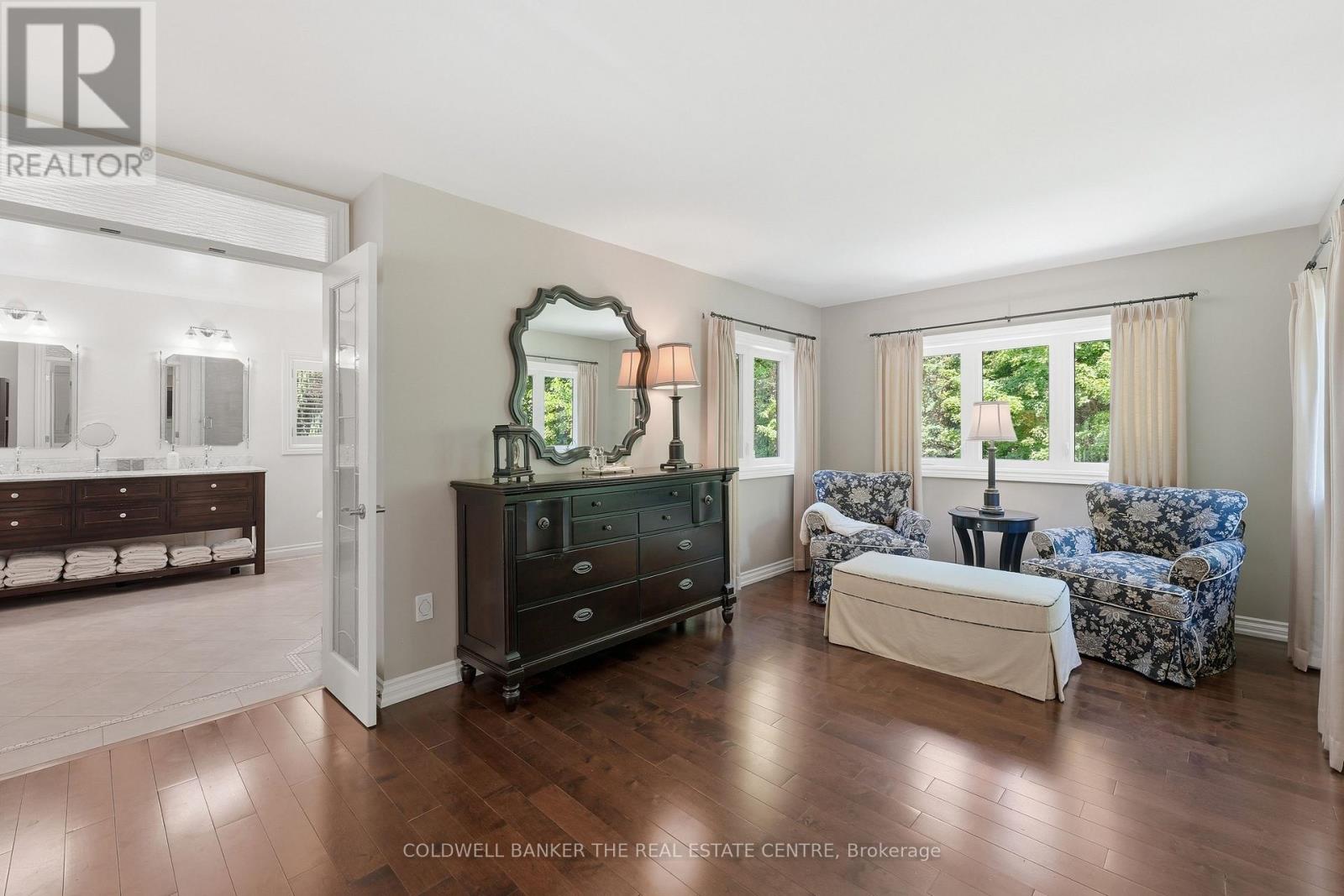 49 FALLING LEAF COURT - 24