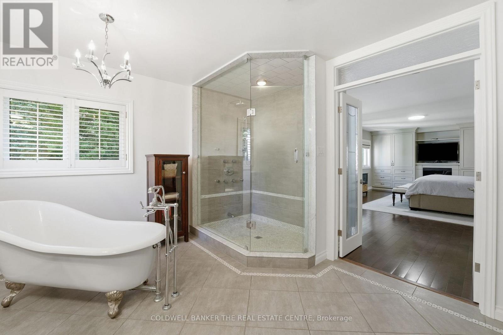49 FALLING LEAF COURT - 27