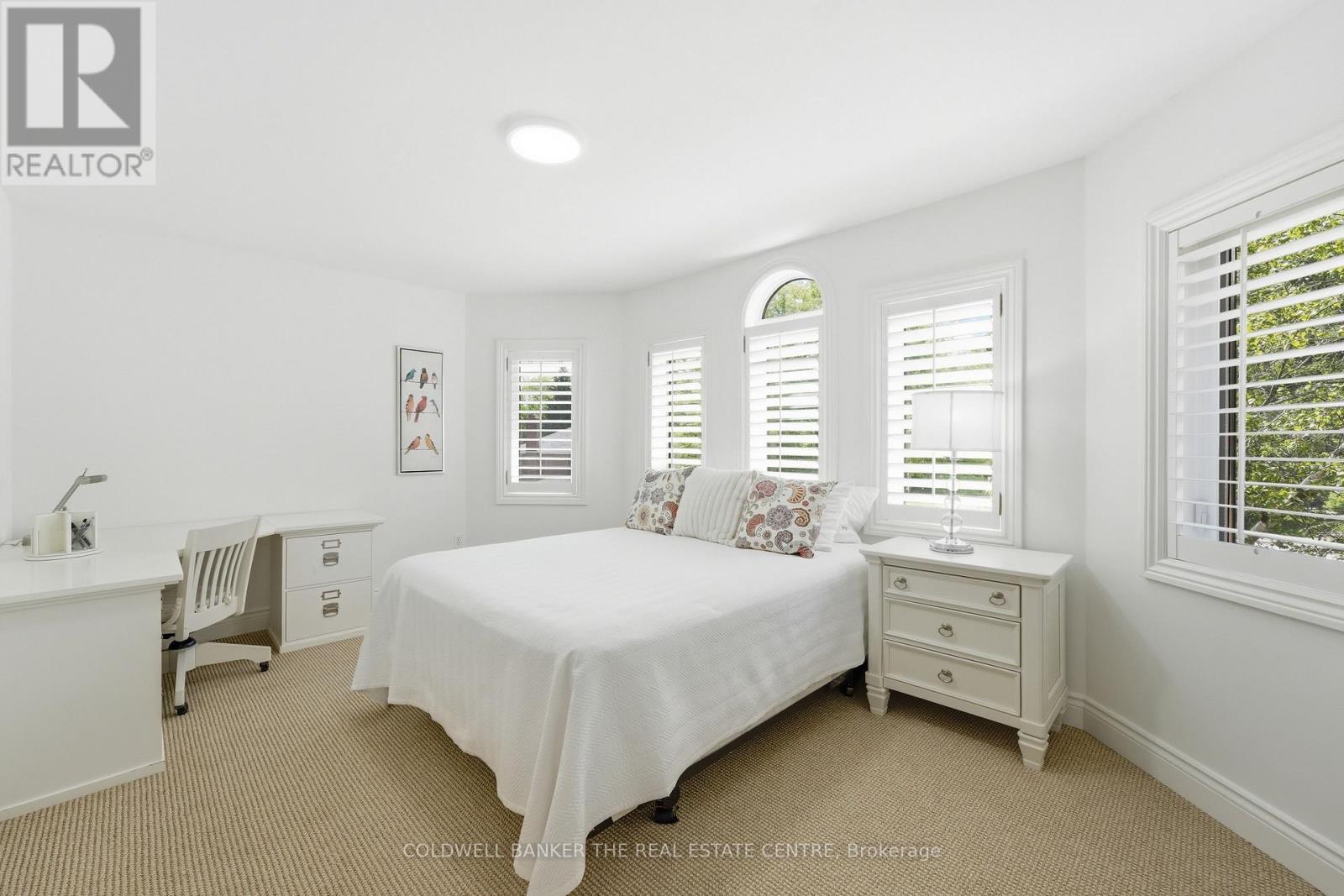 49 FALLING LEAF COURT - 29