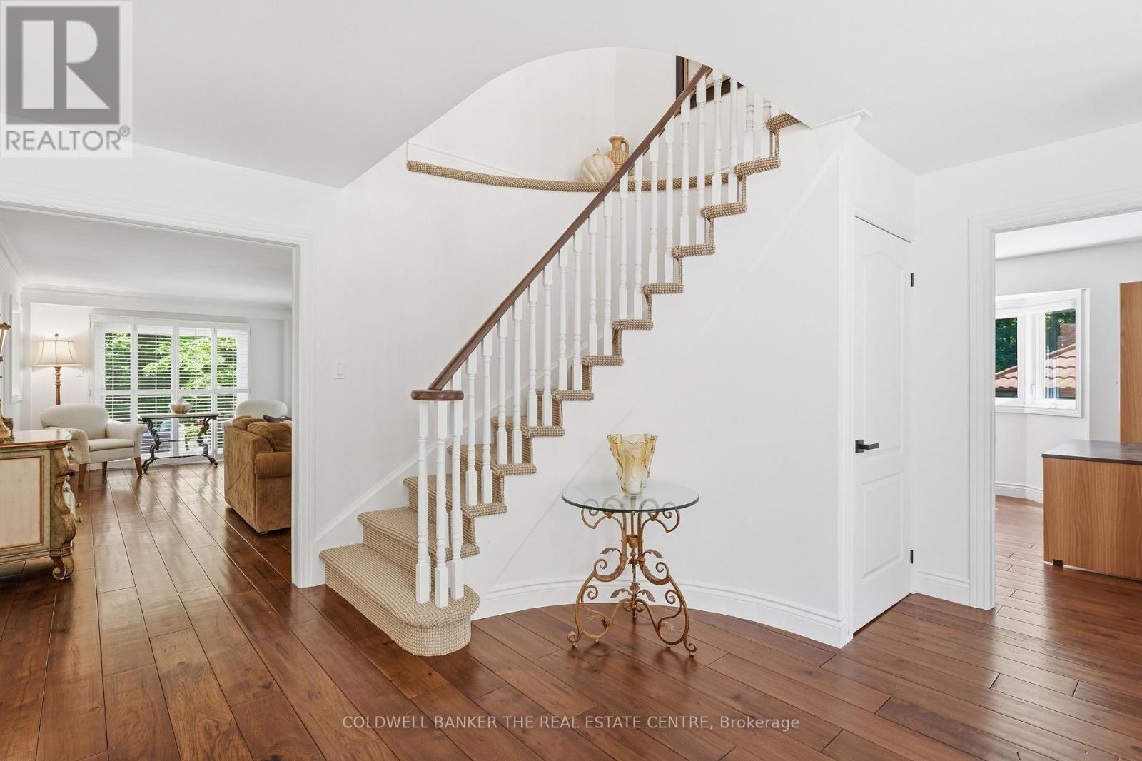 49 FALLING LEAF COURT - 7