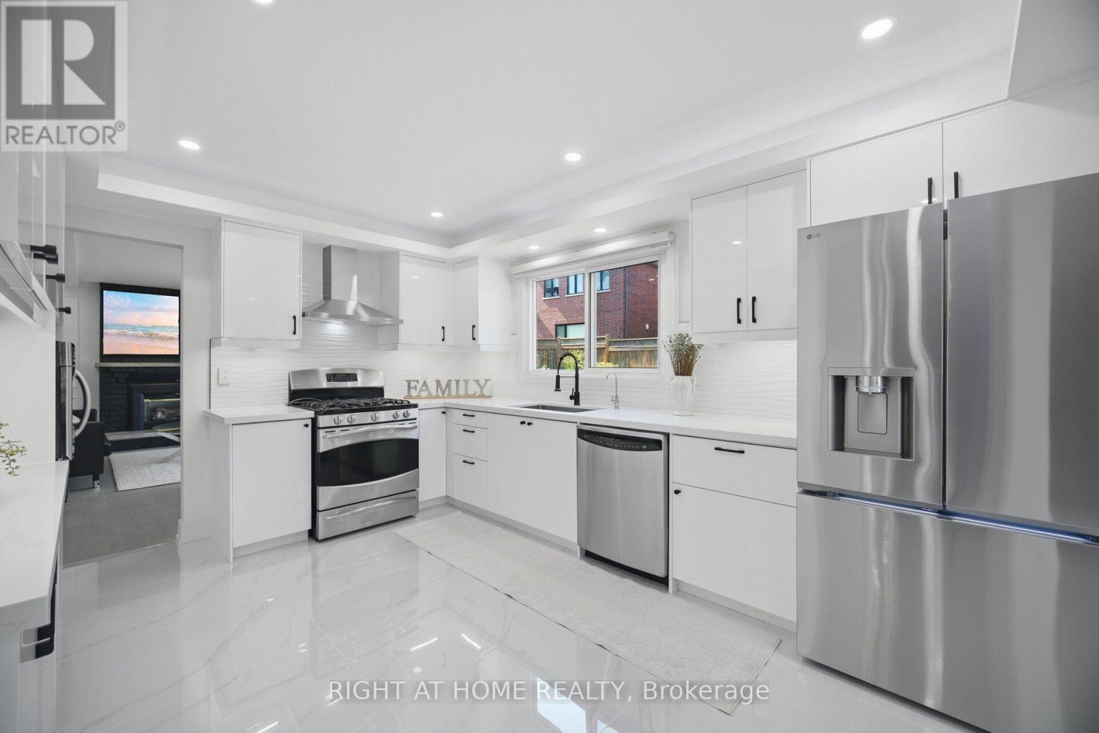 4 SIMMONS CRESCENT - 10