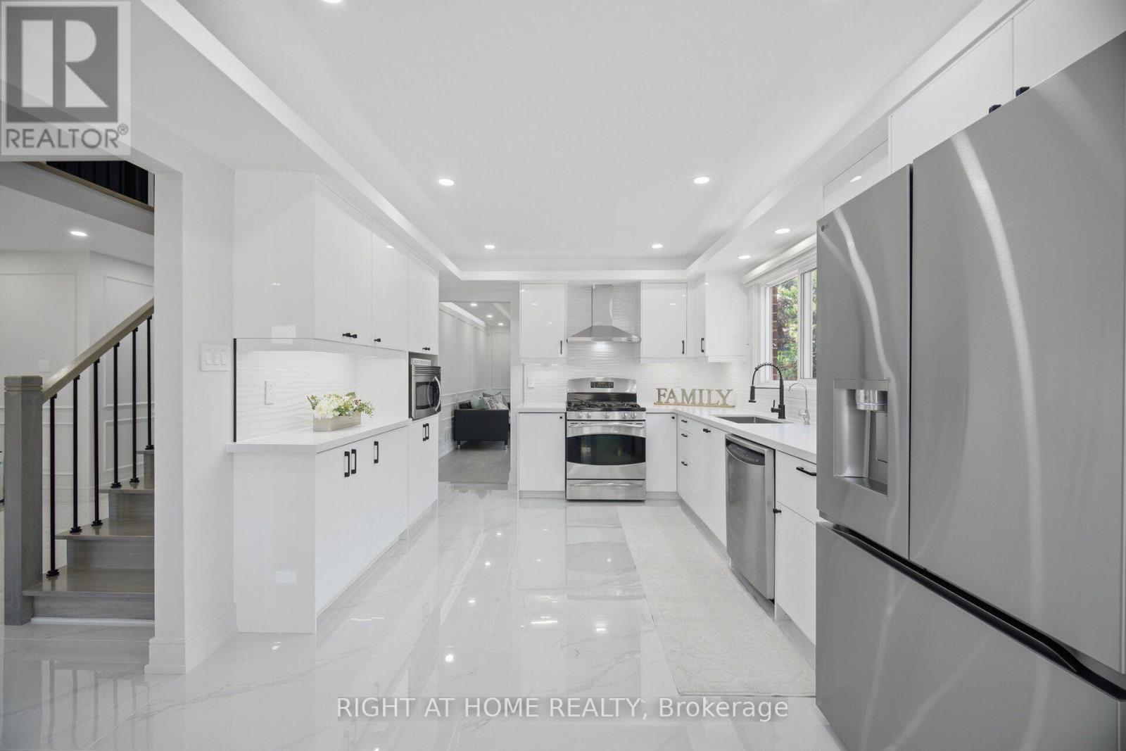 4 SIMMONS CRESCENT - 11
