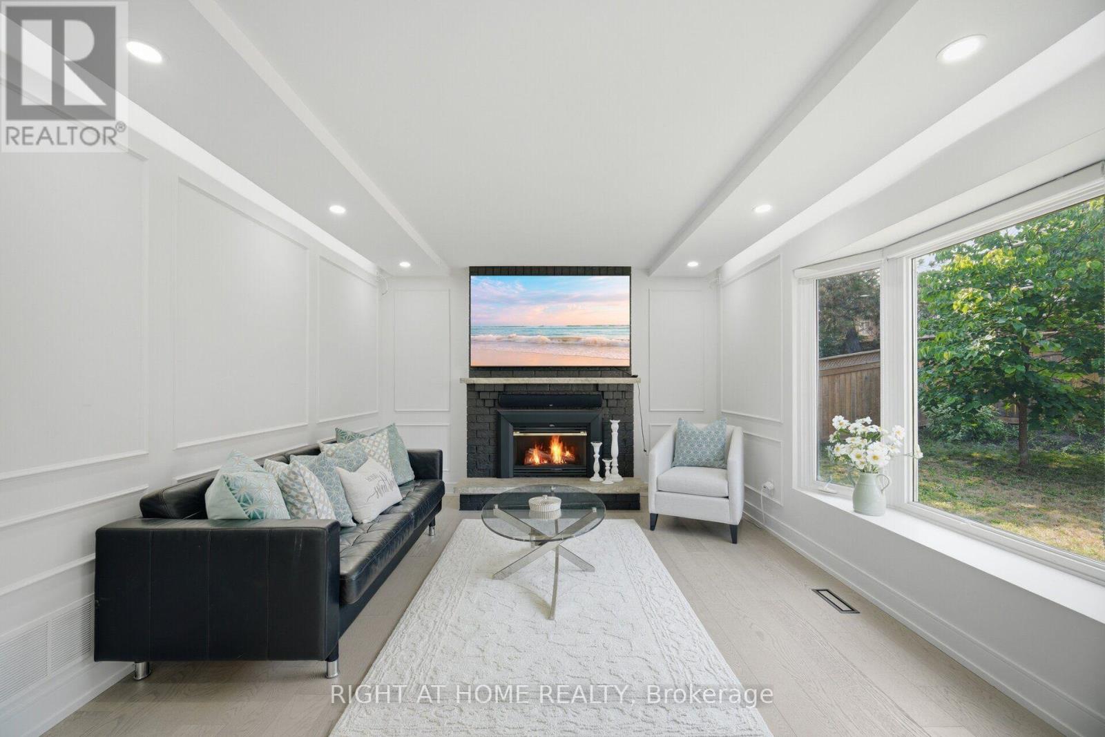 4 SIMMONS CRESCENT - 13