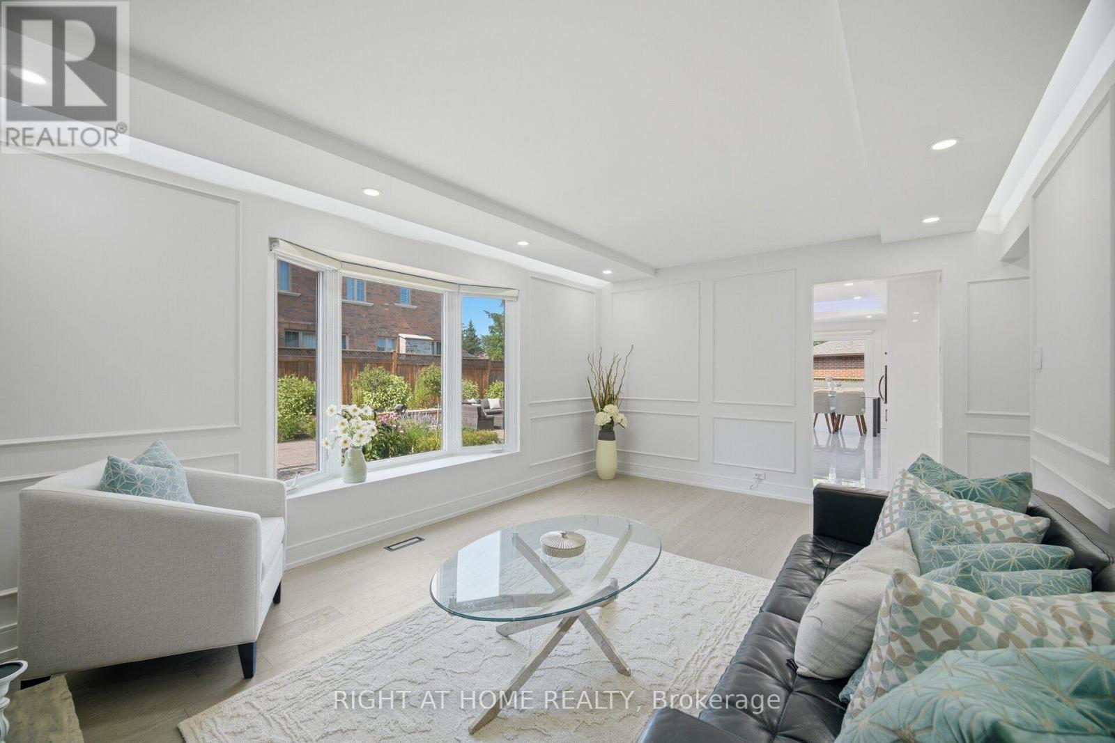 4 SIMMONS CRESCENT - 14