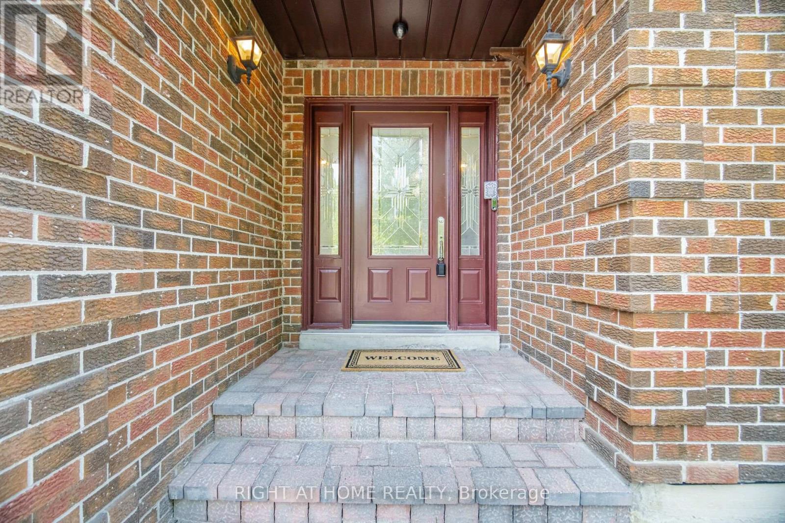 4 SIMMONS CRESCENT - 2